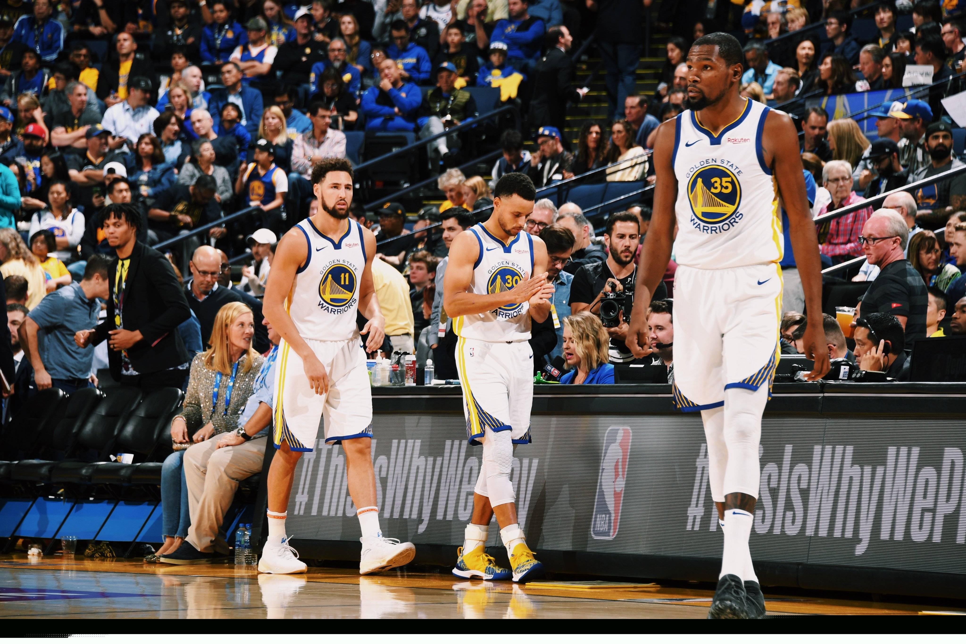 爱德华兹：去年被包夹我很沮丧，现在我看穿一切仍打出侵略性（爱德华兹：上季遭包夹曾让我挫败，如今看透对手仍保持侵略性）