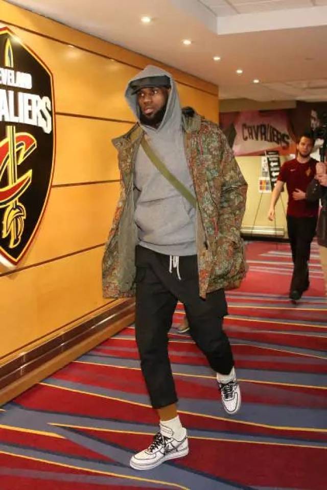 苗原：有中超球队接触韩国国脚朴镇燮，浙江队与球员有传闻（苗原：中超球队已与韩国国脚朴镇燮接触，浙江队成传闻焦点）