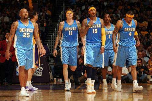 勇士巴特勒vs独行侠14分9助攻全过程：攻传一体+连番教育新状元秀（巴特勒率勇士战独行侠全场纪实：14分9助攻，攻传合一连番给新状元上课）