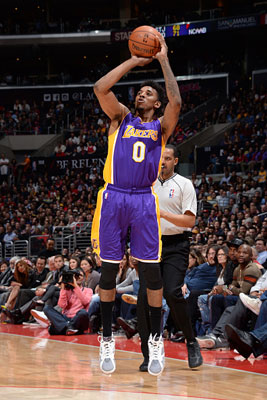 吉拉西多特生涯欧冠已打入15球，队史仅次于罗伊斯和莱万（吉拉西欧冠累计15球，在多特队史仅逊罗伊斯与莱万）