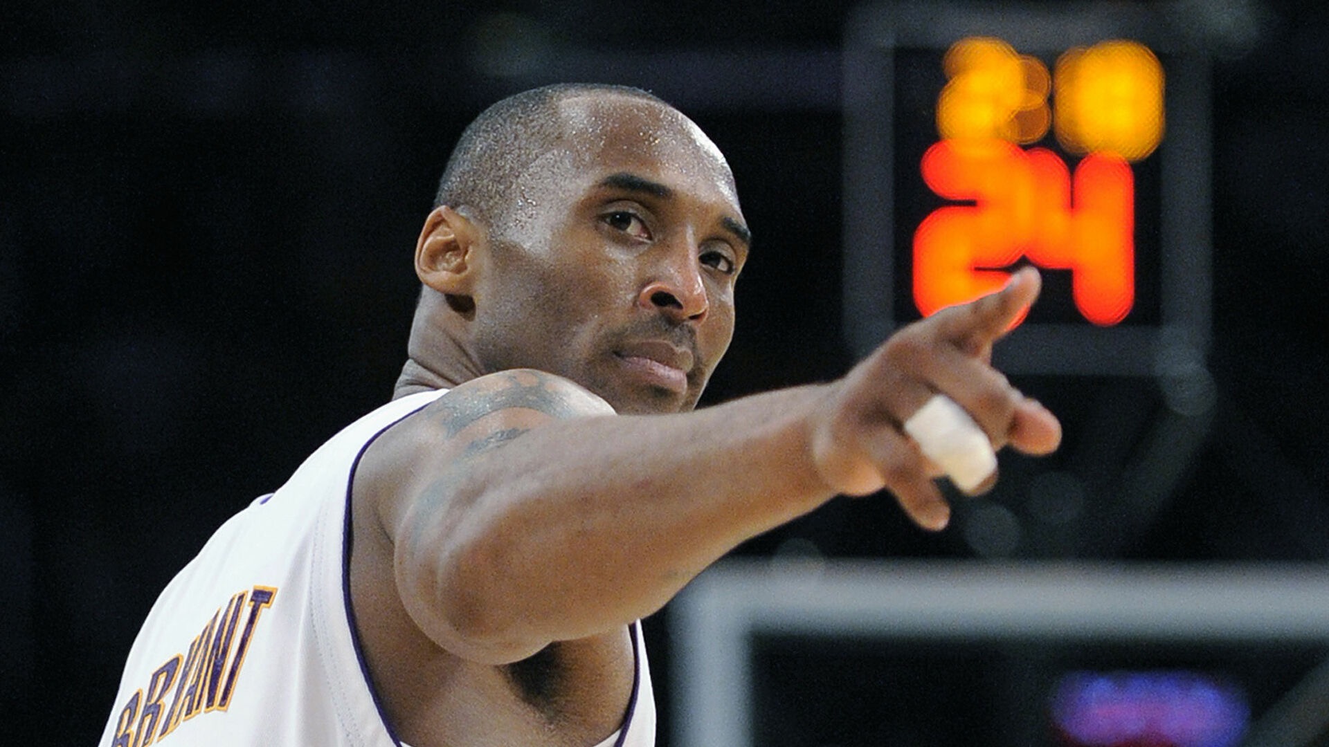 篮球NBA球队计划招募自由球员补强内线（NBA球队欲引进自由球员强化内线）