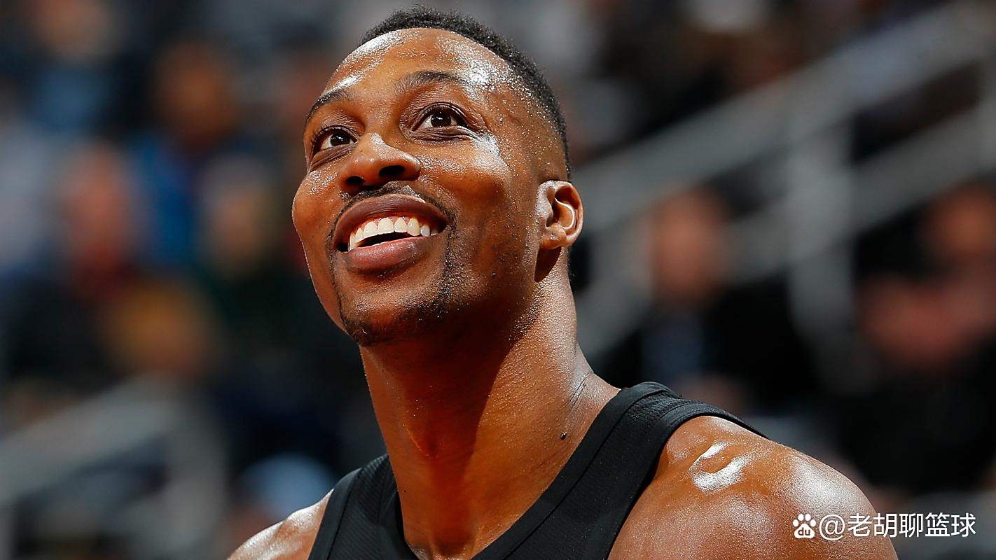 琼斯：奎因能看到很多中锋看不到的机会，让所有人参与进攻（琼斯：奎因能洞察中锋难以察觉的机会，带动全员参与进攻）