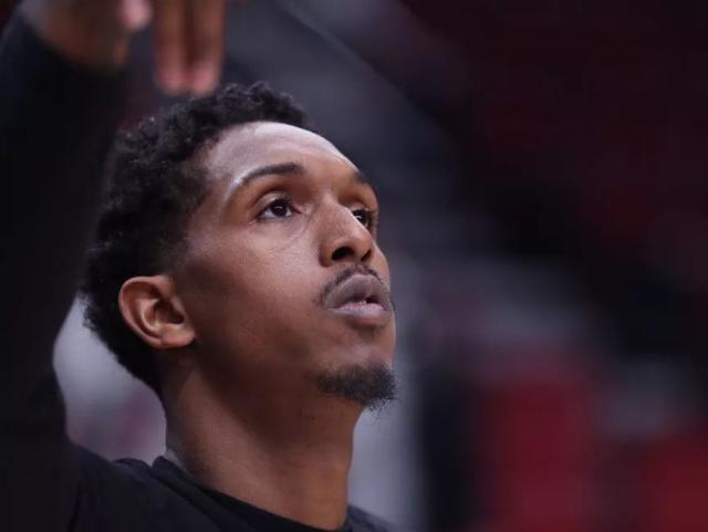 马刺主帅：虽然出场时间受到限制，但文班全力投入毫无保留（马刺主帅：文班上场时间受限仍全情投入）