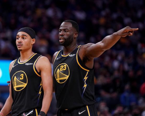 湖人本赛季三节领先进末节16战全胜，近两赛季共62胜4负（湖人本季三节领先后末节16连胜，近两季合计62胜4负）