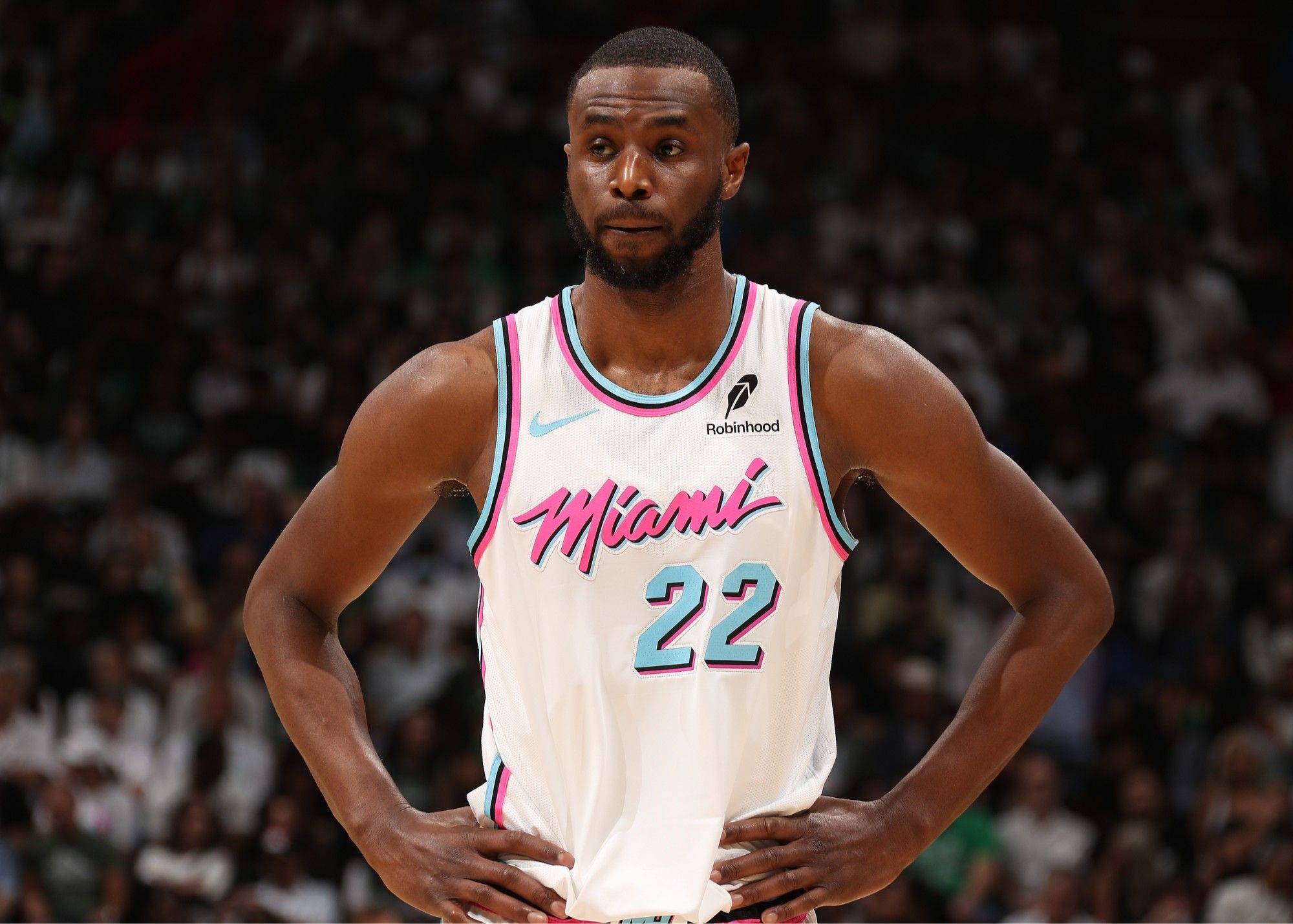 高效！申京半场9中8拿到18分&第二节12分（手感火热！申京半场9投8中砍下18分，第二节独取12分）