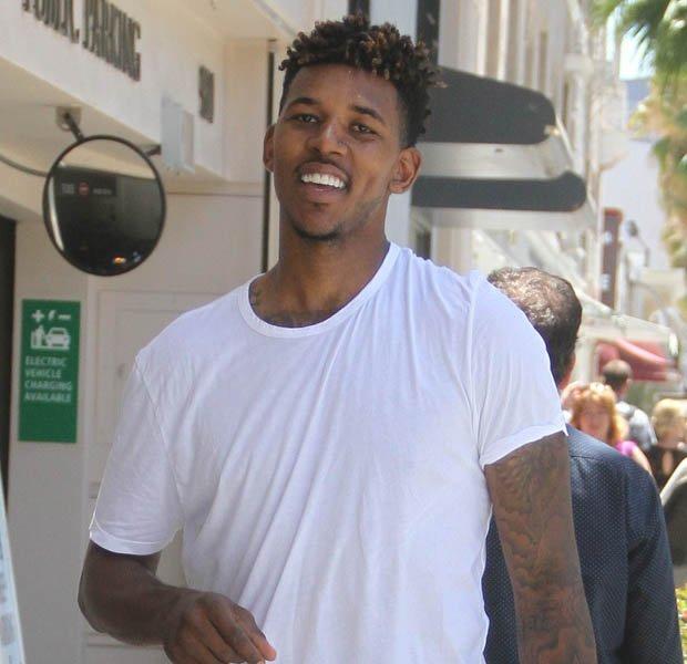 “举重之乡”托举生命重量 一份特殊“伴手礼”递出城市暖心名片（举重之乡托起生命之重，特别伴手礼递出城市温情名片）