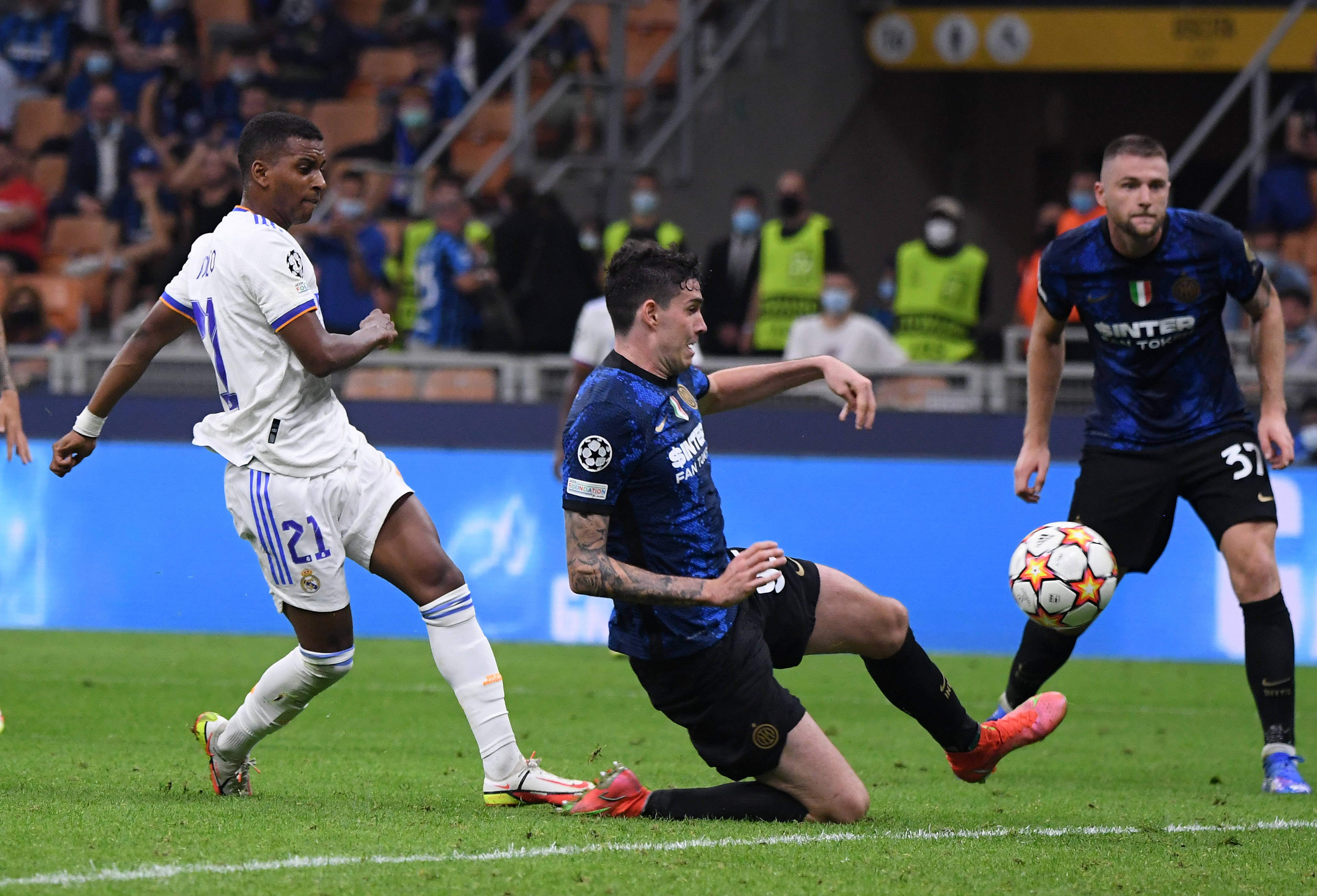 意甲第15轮观赛指南：佛罗伦萨继续力争首胜，罗马科莫强强对决（意甲第15轮前瞻：佛罗伦萨仍冲首胜，罗马与科莫上演强强对话）