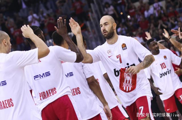 万隆主帅：周末联赛的胜利激励了我们，现在全队士气大振（万隆主教练：周末取胜为我们打了一剂强心针，全队士气高涨）