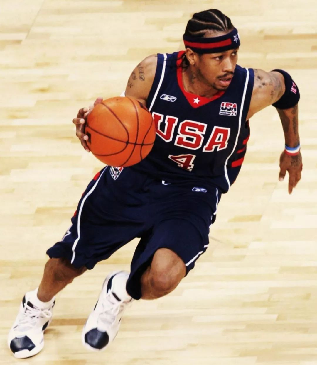 如何提升足球场上的无球跑动？（如何增强足球场上的无球跑动能力？）