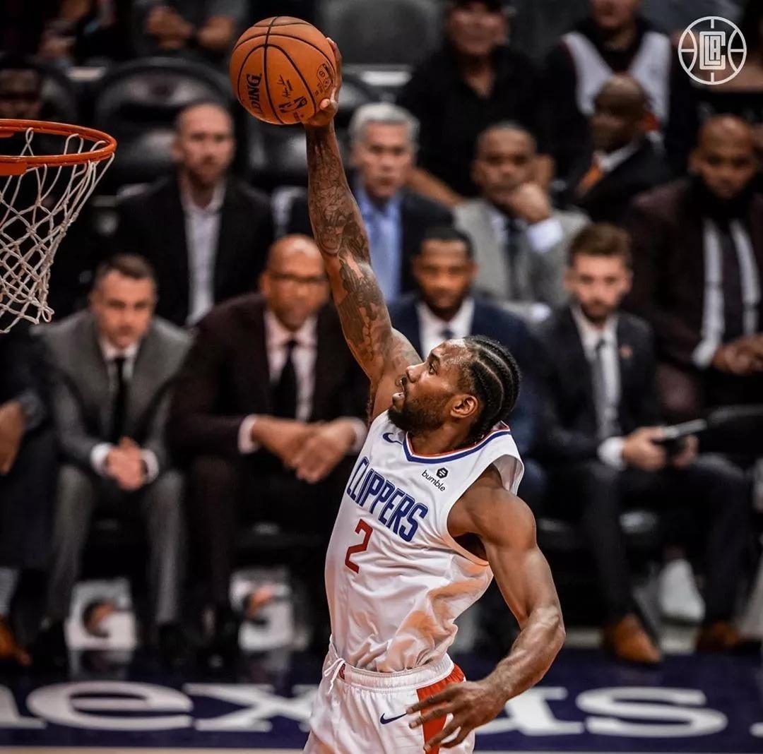 野性不可驾驭，美女球员莱曼晒大尺度艺术照（莱曼发布大胆艺术写真，野性魅力难以束缚）