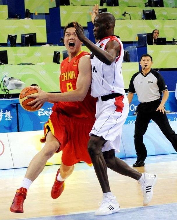 杨鸣：今晚全力以赴冲击广厦，会尝试一些新的东西磨练阵容（杨鸣：今晚全力挑战广厦，计划尝试新战术锤炼阵容）