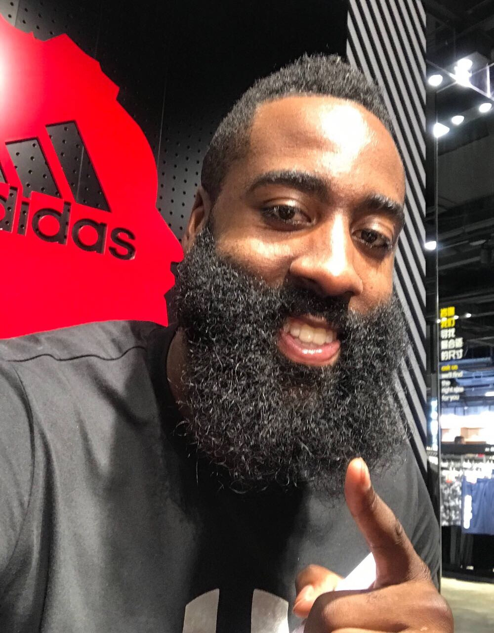 记者：在安古伊萨伤势确定后，那不勒斯立即瞄准了弗拉泰西（记者：安古伊萨伤情敲定后，那不勒斯火速锁定弗拉泰西）