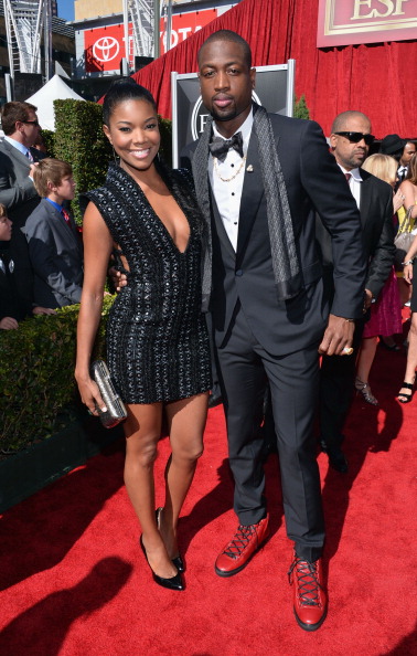 2亿姆巴佩回来了！贝林跌，居莱尔暴涨，德转把这届皇马玩明牌了（2亿先生姆巴佩归来！贝林身价回落、居莱尔飙升，德转这回把皇马底牌全亮了）