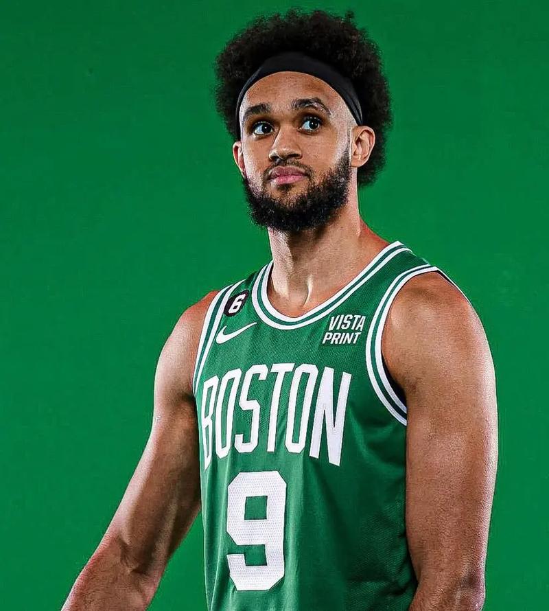 从“饼王”变成全能内线！架起鱼腩半边天 他凭1点就敢拿1亿（从“饼王”到全能内线！撑起鱼腩半边天，凭一招敢搏亿元合同）