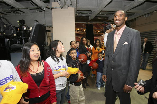 马丁内利：我进球后和马杜埃凯有过交流，我说他的进球更精彩（马丁内利：进球后与马杜埃凯交流，直言对方破门更精彩）