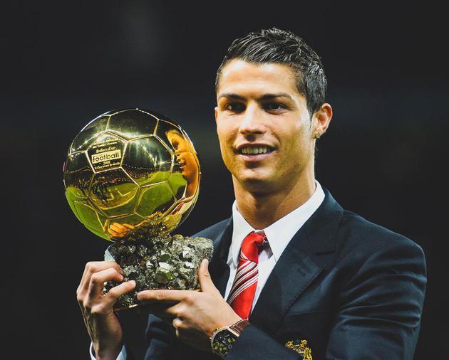 解说到了一个亚冠精英联赛的超巨失误…（解说直言：亚冠精英联赛超级球星酿成关键失误）