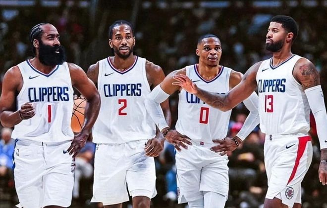 荣耀时刻，姆巴佩领取皇马11月最佳球员奖（姆巴佩荣膺皇马11月最佳球员）