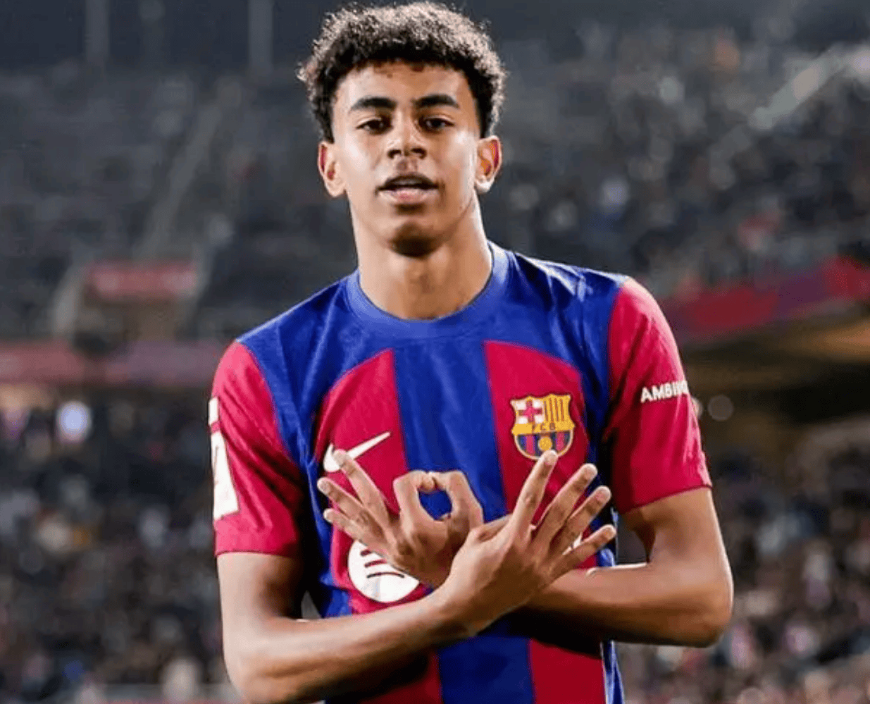 名宿：在我看来莱奥是边锋不是前锋；他配得上米兰10号球衣（名宿：莱奥是边锋而非前锋，配得上米兰10号）