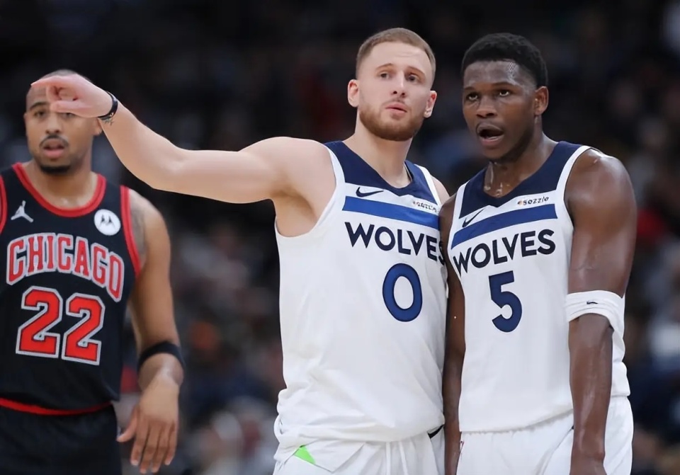 篮球湖人球员训练结束后状态恢复良好（湖人队球员训练后状态恢复理想）