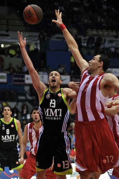 土耳其2-0保加利亚，恰尔汗奥卢造点后主罚命中+造乌龙（土耳其2-0击败保加利亚，恰尔汗奥卢造点命中并制造乌龙）