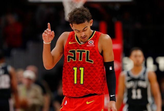 社媒被“下课”刷屏！从冠军教头到千夫所指，斯洛特的下课危机爆发（社媒“下课”声浪汹涌：从冠军教头到众矢之的，斯洛特陷入下课风暴）