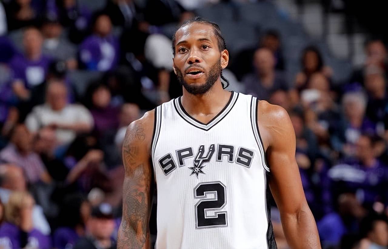 高效发挥！麦基半场11中7贡献17分5篮板（高效表现：麦基半场11投7中拿下17分5篮板）