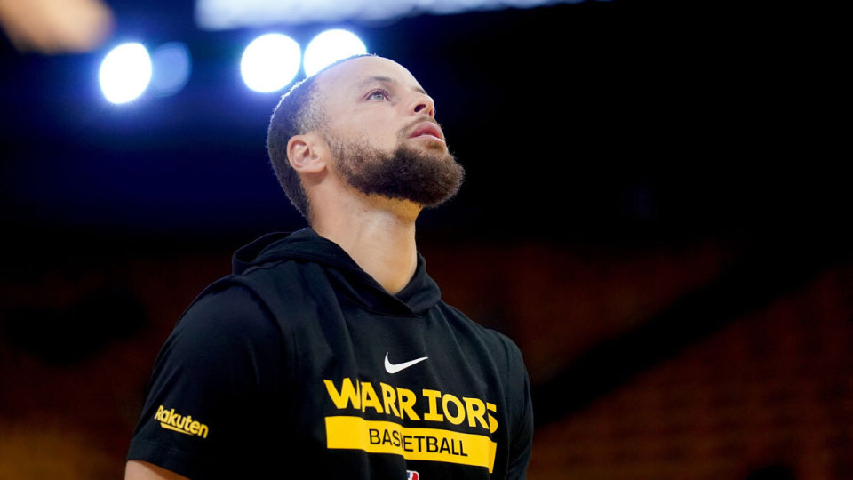 NBA季后赛展望：东西部首轮对阵预测（NBA季后赛前瞻：东西部首轮较量预测）